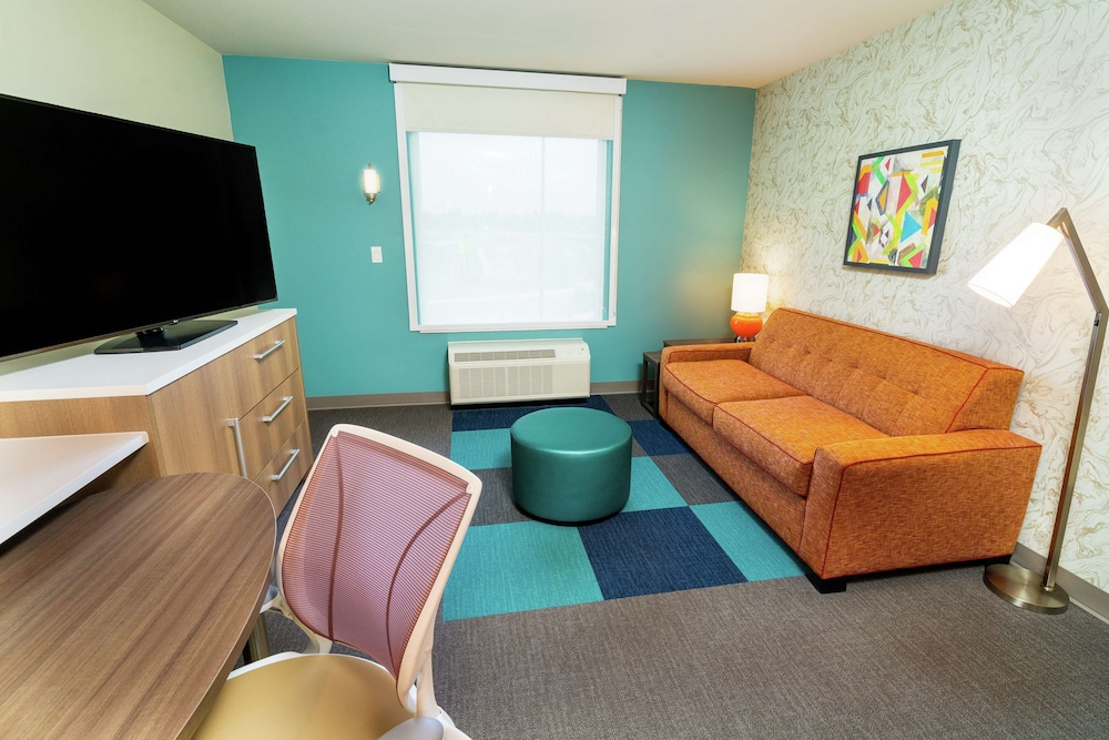 Suite, 1 King Bed, Accessible (Mobility & Hearing, Roll-in Shower) - Photo 2