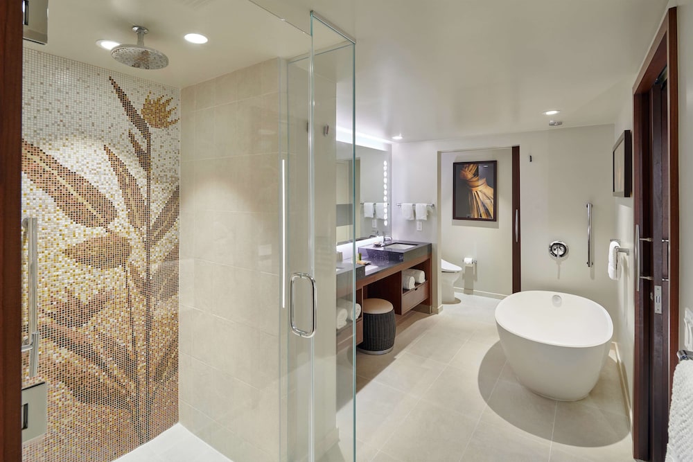Hilton Grand Vacations Club Hokulani Waikiki Honolulu: Premier Suite, 1 Bedroom, Accessible (2 Double Beds with Sofabed, Hearing) photo