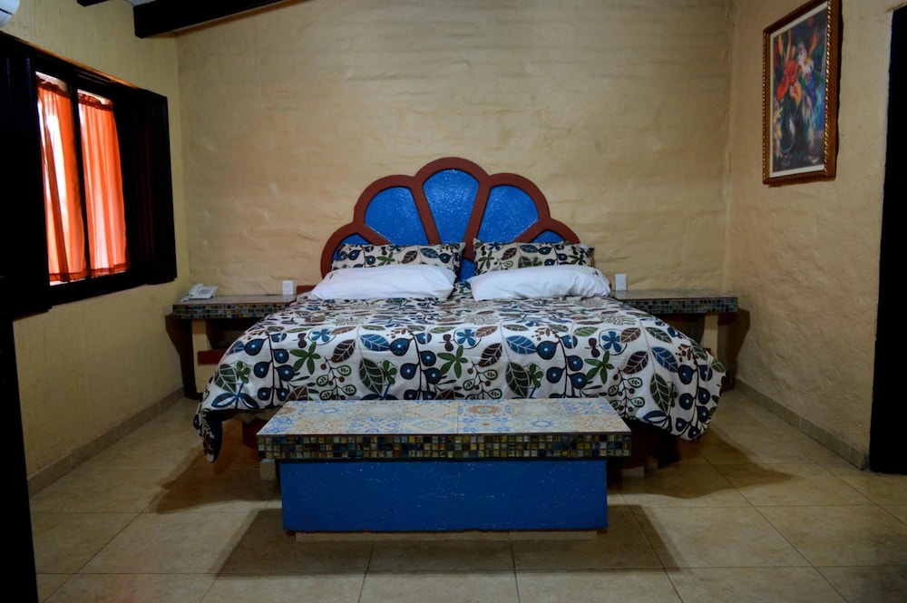 Standard Room, 1 King Bed photo 2