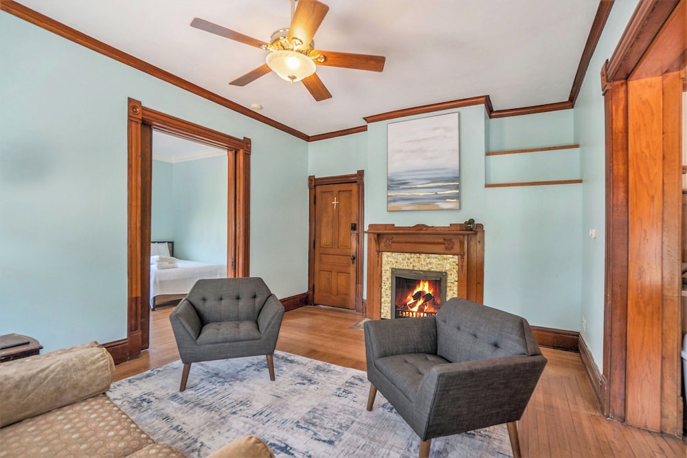 Basic Apartment, Patio