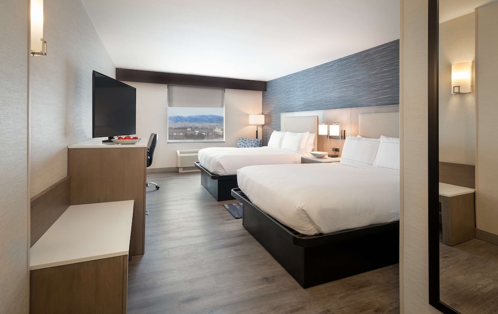 Room, 2 Queen Beds, Accessible (Mobility & Hearing, Roll-in Shower)