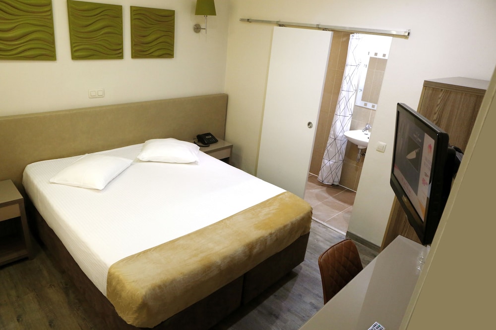 Economy Double Room - Photo 3