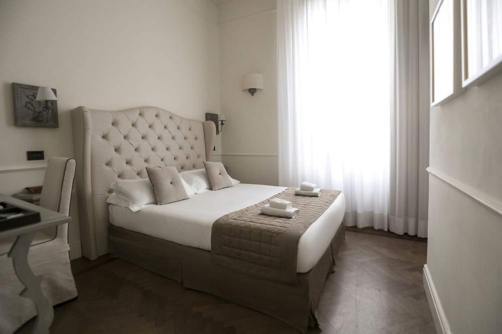 Available room thumbnail 5