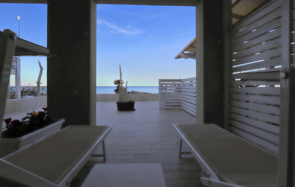 Family Room, 1 Queen Bed with Sofa bed, Patio, Sea View photo 2