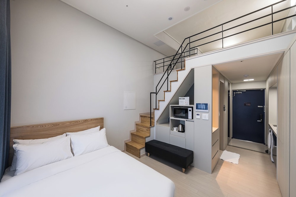 Deluxe Twin Room, 2 Queen Beds, Non Smoking, Kitchen photo 2