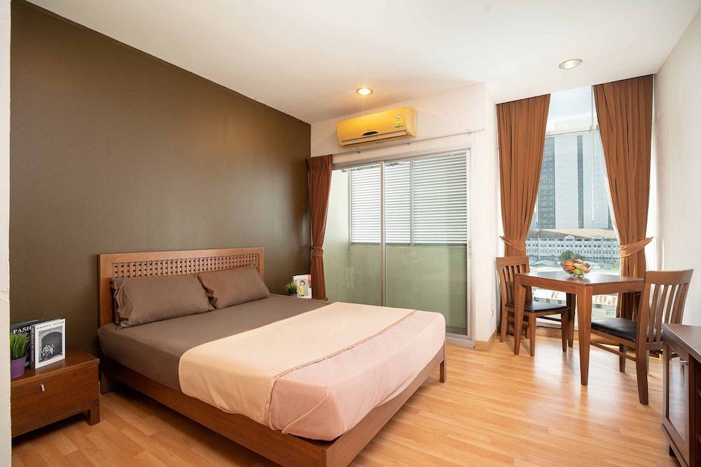 Deluxe Room, Bathtub, City View photo 1