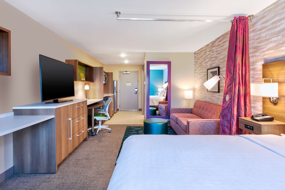 Studio Suite, 1 King Bed, Non Smoking - Photo 2