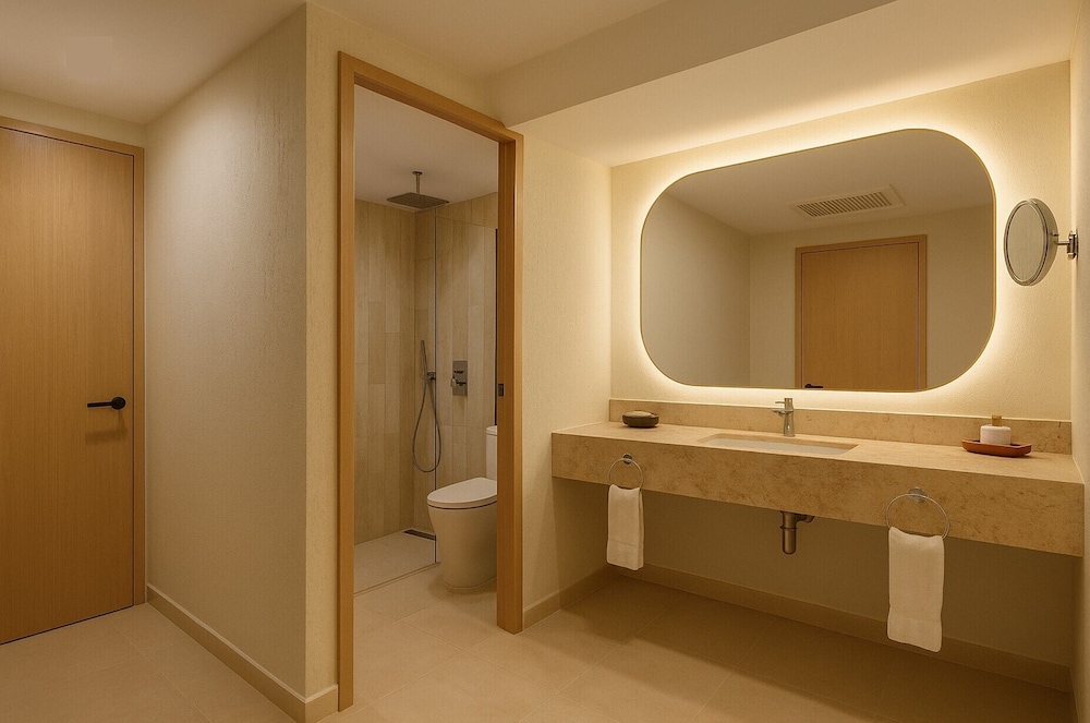 Villa Master Suite, Stand Alone thumbnail 5