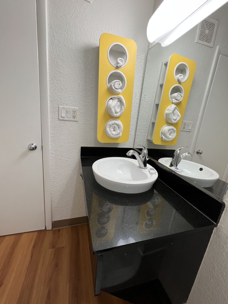 Standard Room, 2 Double Beds, Smoking, Refrigerator & Microwave photo 3