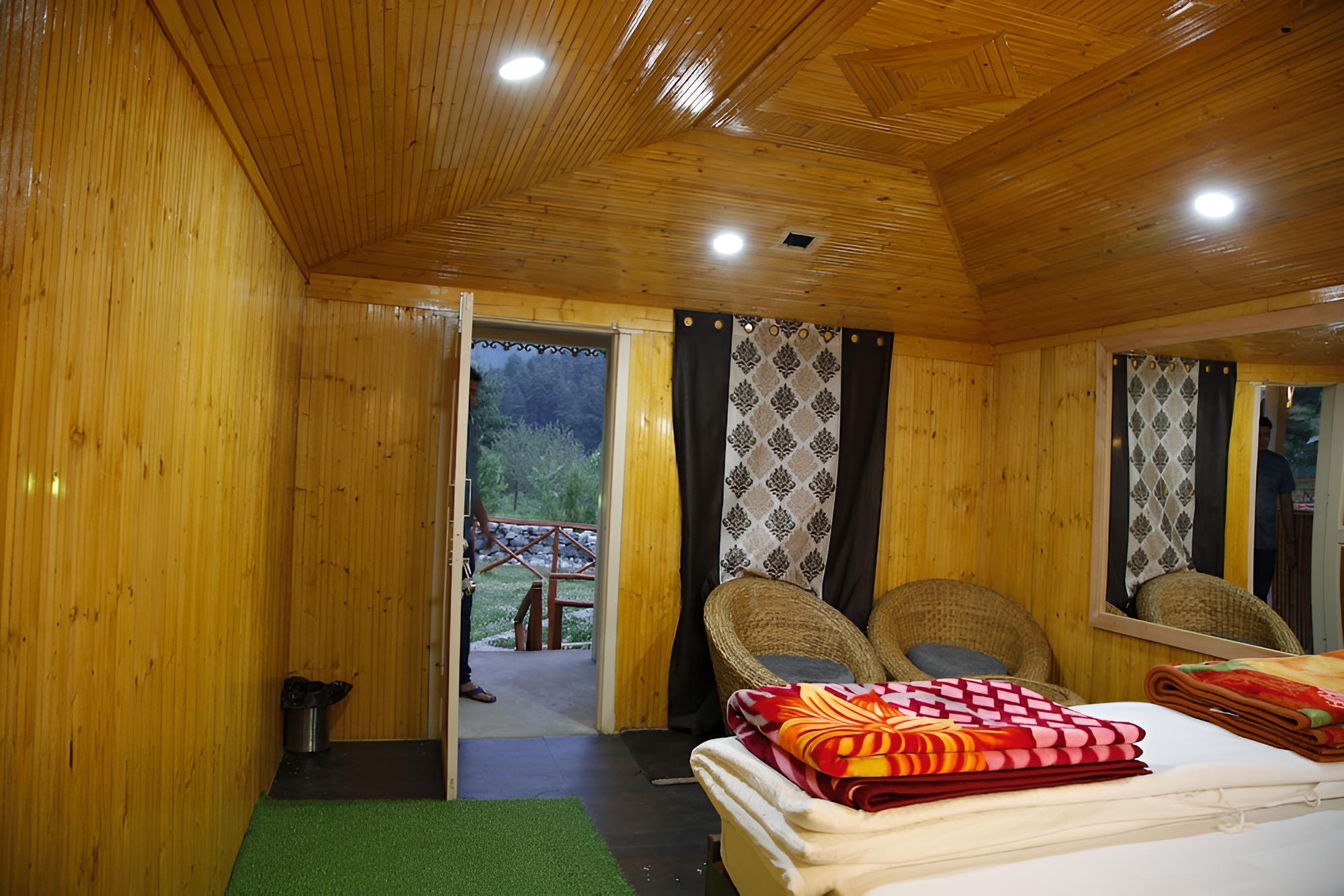 Pine room villa photo 3