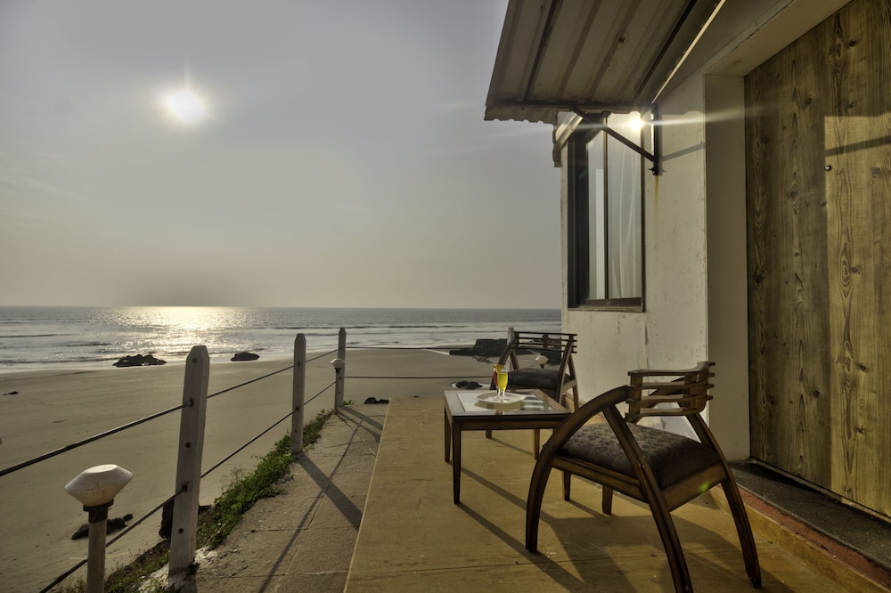 Deluxe Sea View Cottage photo 2