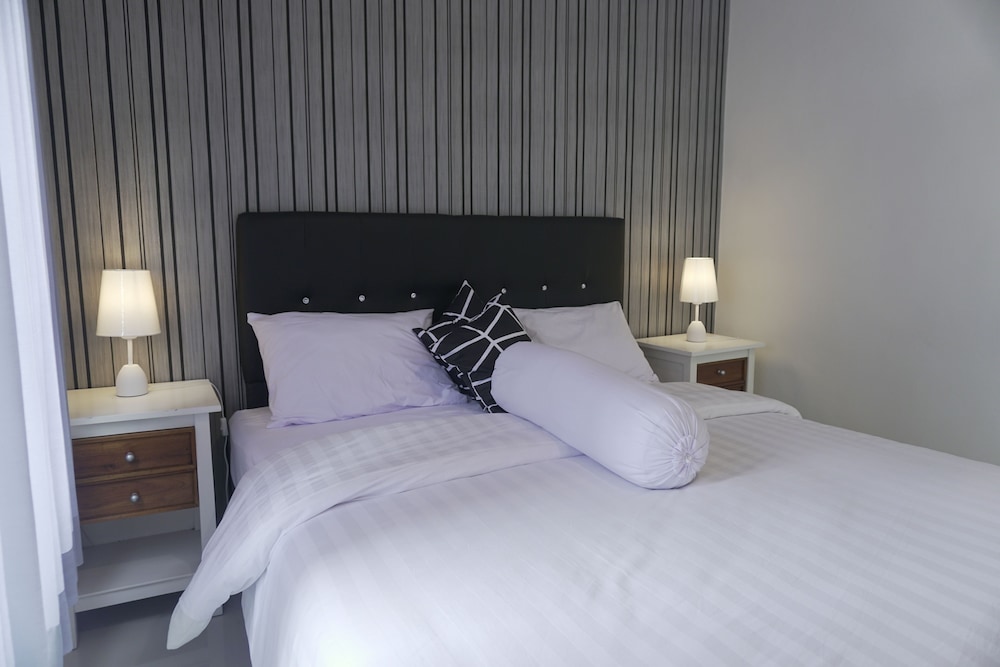 Deluxe Room, 1 King Bed photo 3