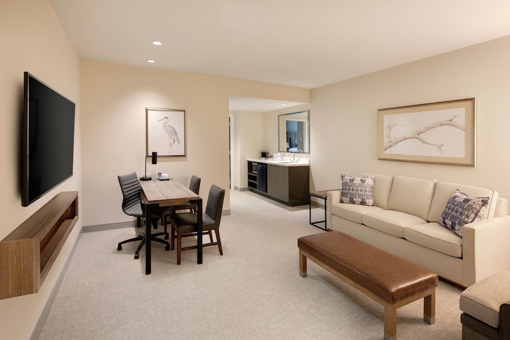 Suite, 1 King Bed, Accessible (Hearing) - Photo 5
