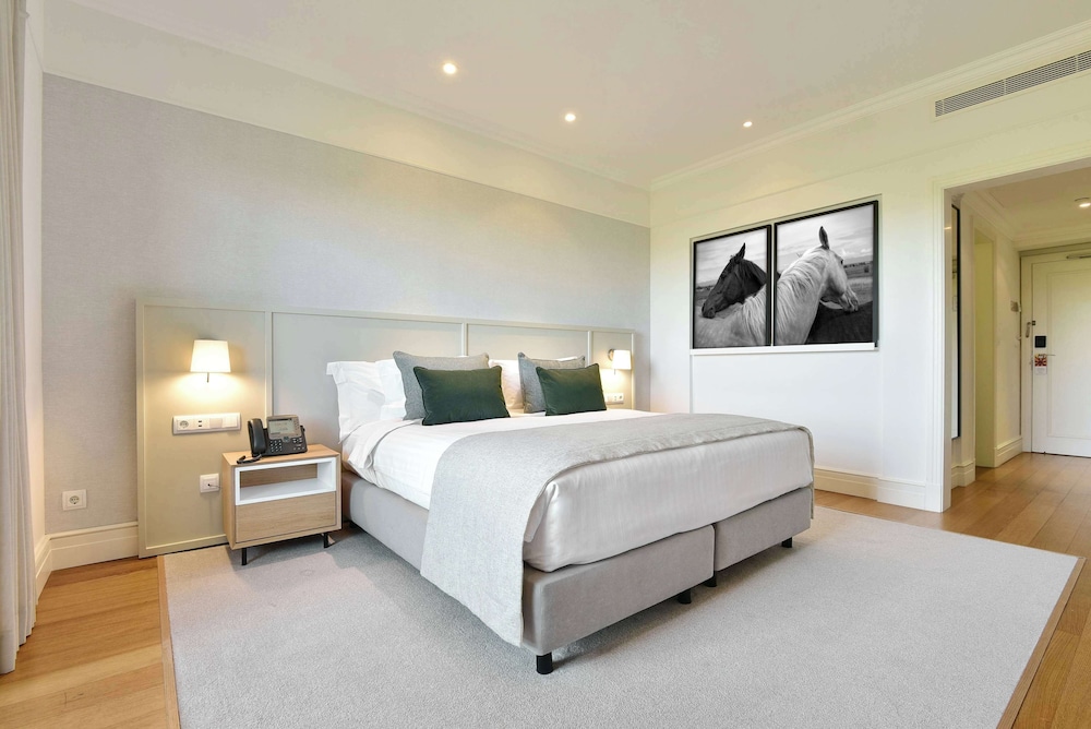 Premium Room, 1 King Bed, Golf View - Photo 16