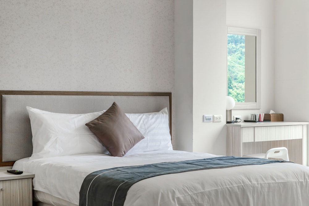 Superior Double Room, City View - Photo 8