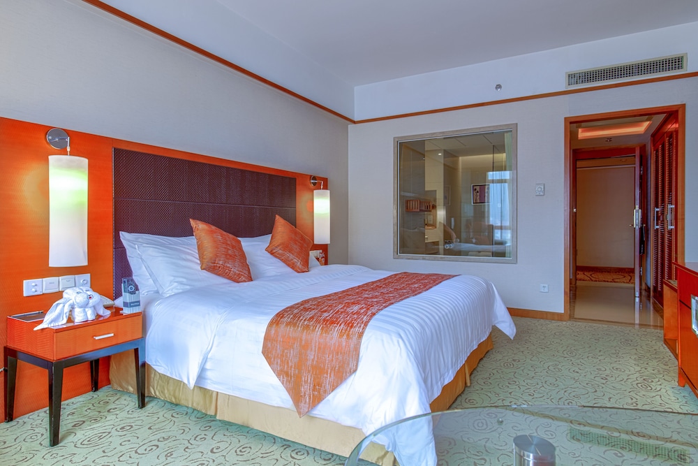 Deluxe Room, 1 King Bed - Photo 1