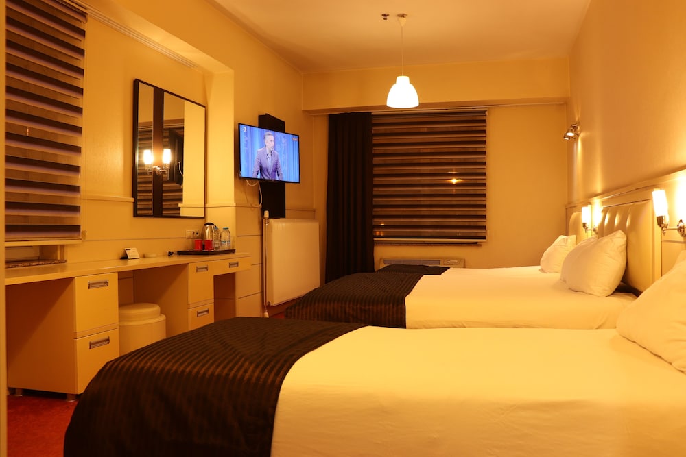 Family Quadruple Room, Multiple Beds photo 3