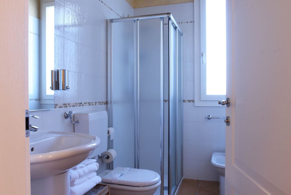 Superior Triple Room, 1 King Bed with Sofa bed, Courtyard View, Annex Building photo 3