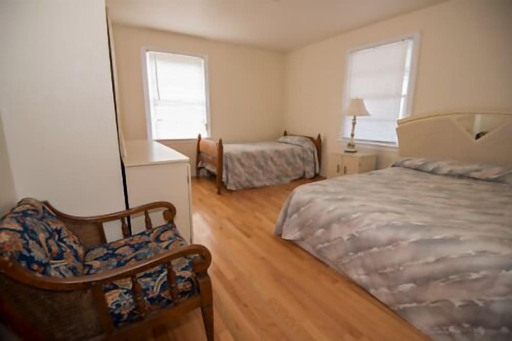 90 – Oceanside 1 level cottage photo 2