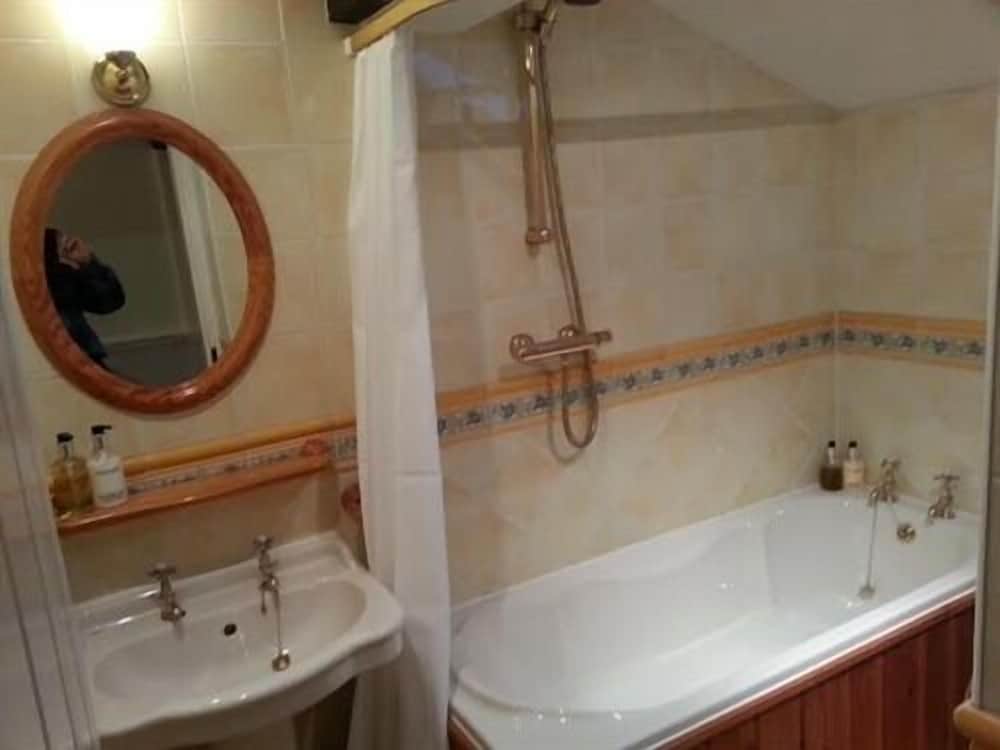 Superior Double Room, Ensuite - Photo 4