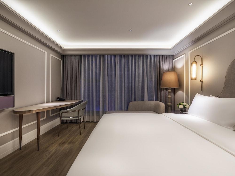 Superior Room, 1 King Bed photo 1