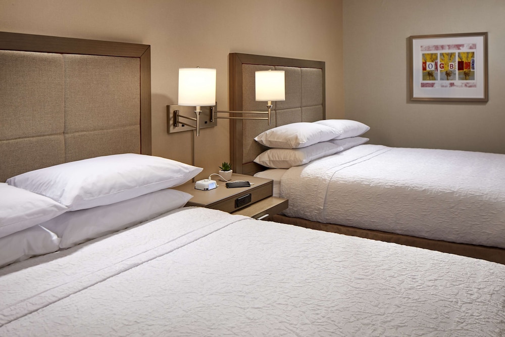 Room, 2 Queen Beds, Accessible, Bathtub (Refrigerator) photo 3