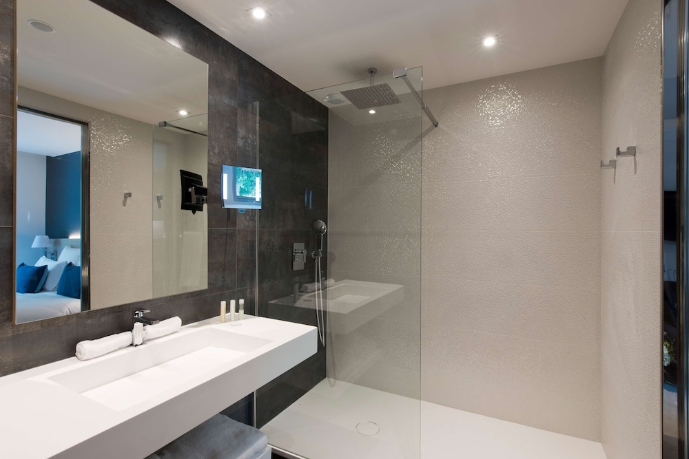 Superior Room, 1 King Bed, Terrace - Photo 2