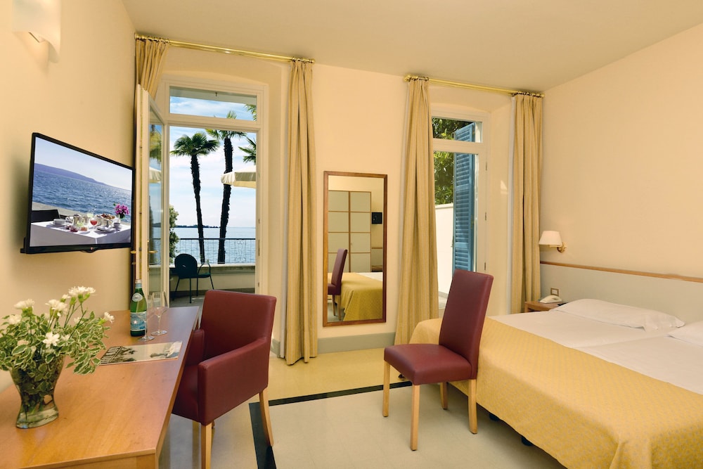 Suite, Lake View photo 1
