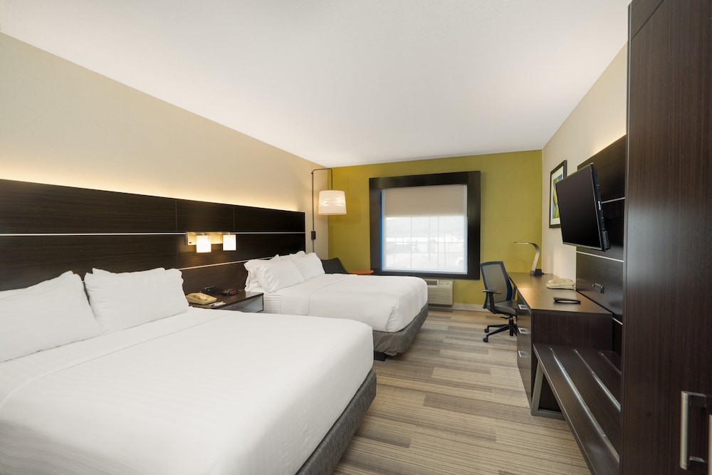 Standard Room, 2 Queen Beds - Photo 2