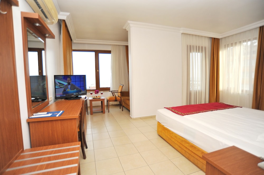 Junior Suite Partial Sea View photo 1