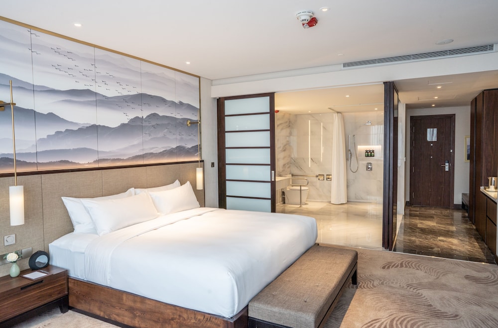 Standard Room, 1 King Bed, Accessible photo 2