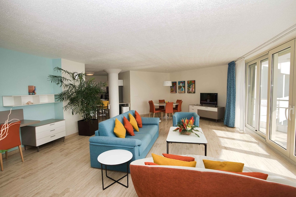 Penthouse, 2 Bedrooms, 2 Bathrooms, Ocean View