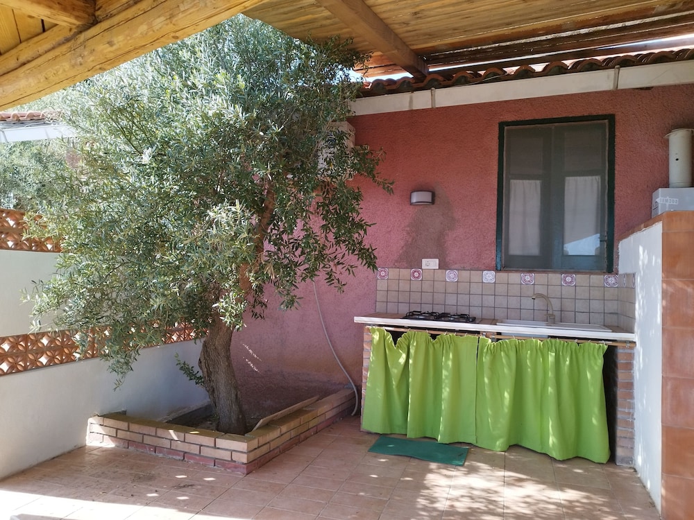 Basic Triple Room, 1 Bedroom, Garden View, Sea Facing photo 2