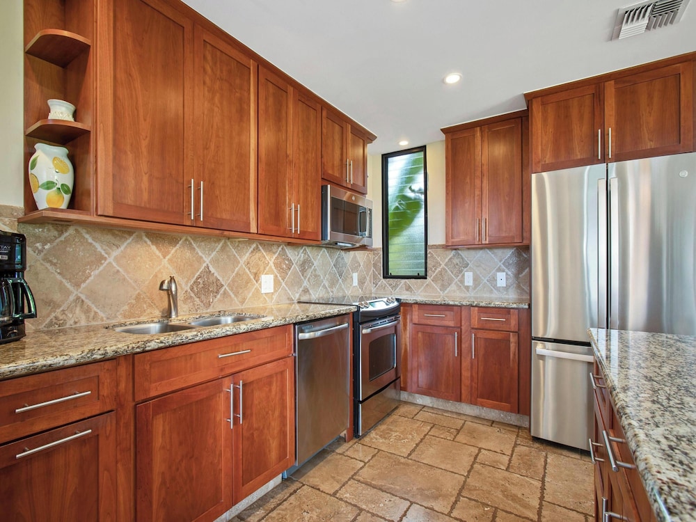 Condo, 2 Bedrooms, Oceanfront (1703) photo 2