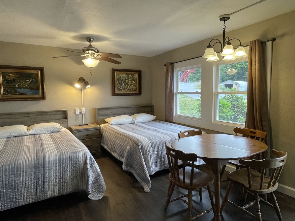 Room, 2 Queen Beds (Efficiency) photo 3