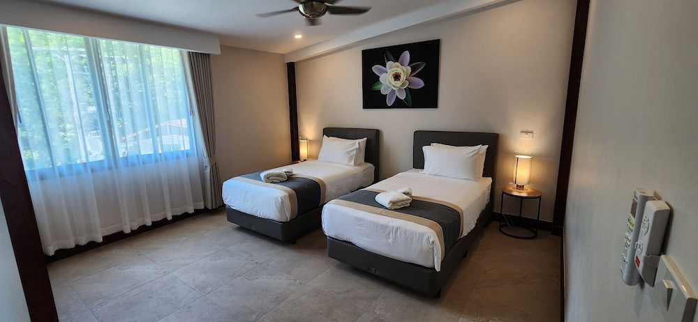 3 Bedroom Penthouse - Photo 2