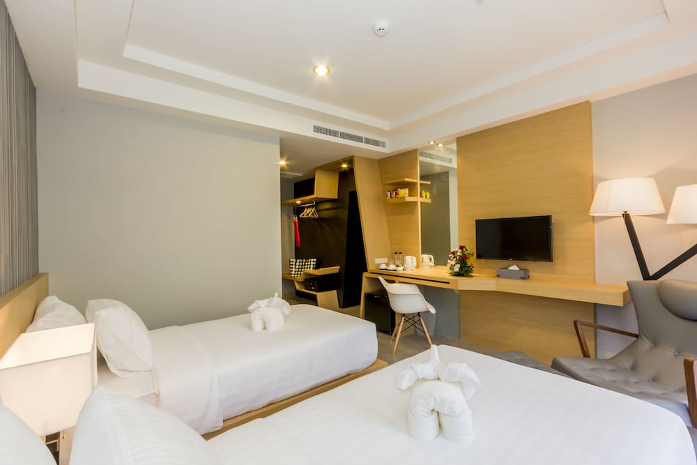 Deluxe Twin Room with Balcony photo 2