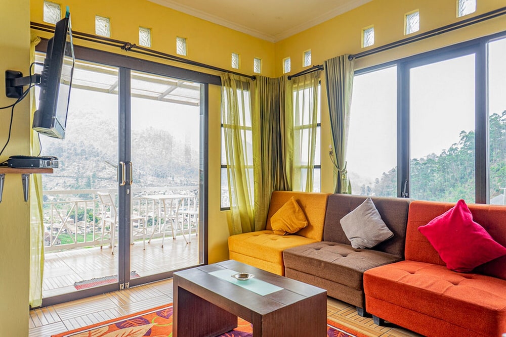 Executive Double Room (RedDoorz) - Photo 7