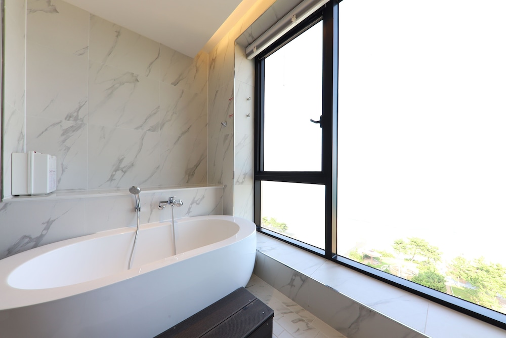 Suite - Photo 4