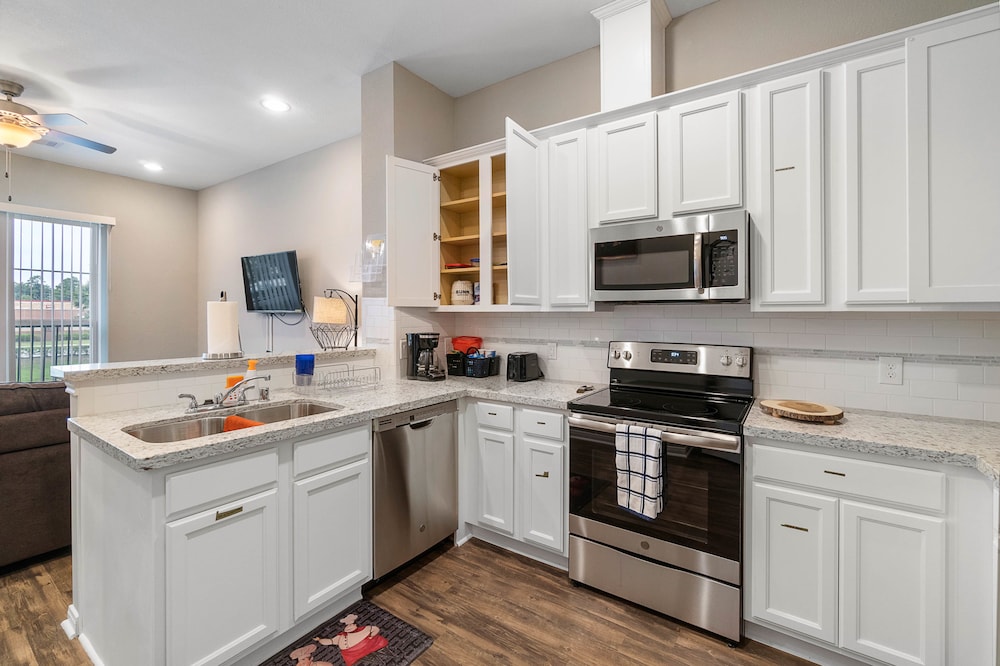 Townhome, Kitchen photo 2