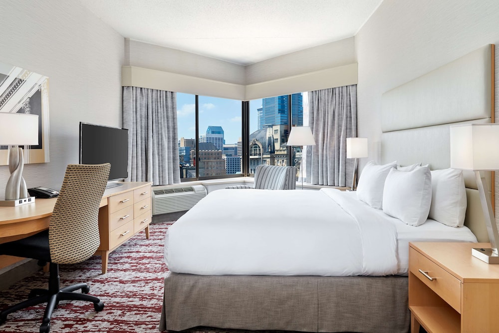 Junior Suite, 1 King Bed, Accessible, Non Smoking photo 2