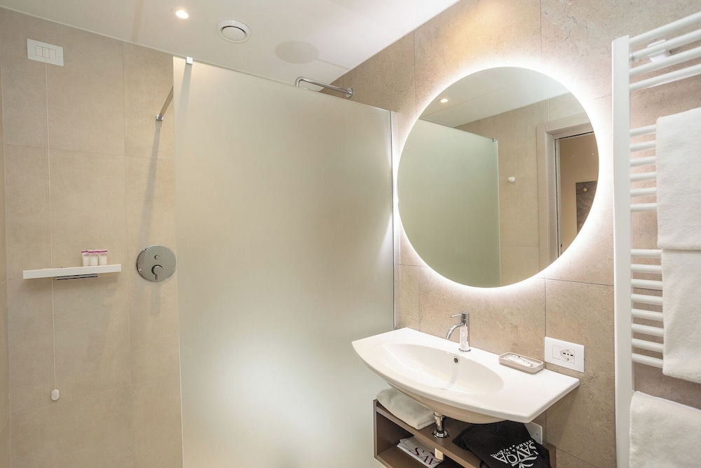 Suite - Photo 9