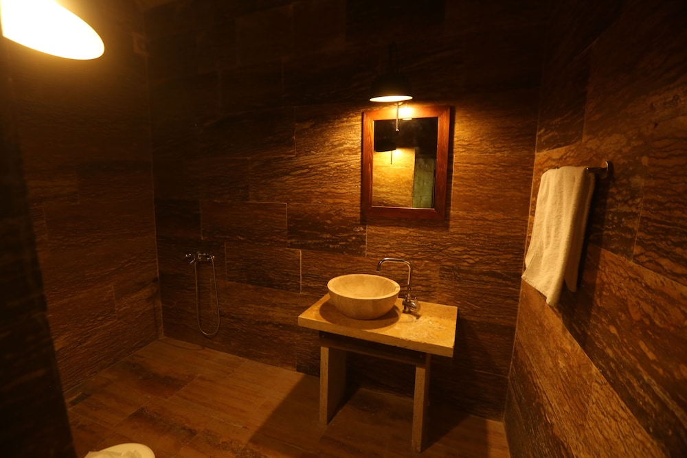 Comfort Room - Photo 2