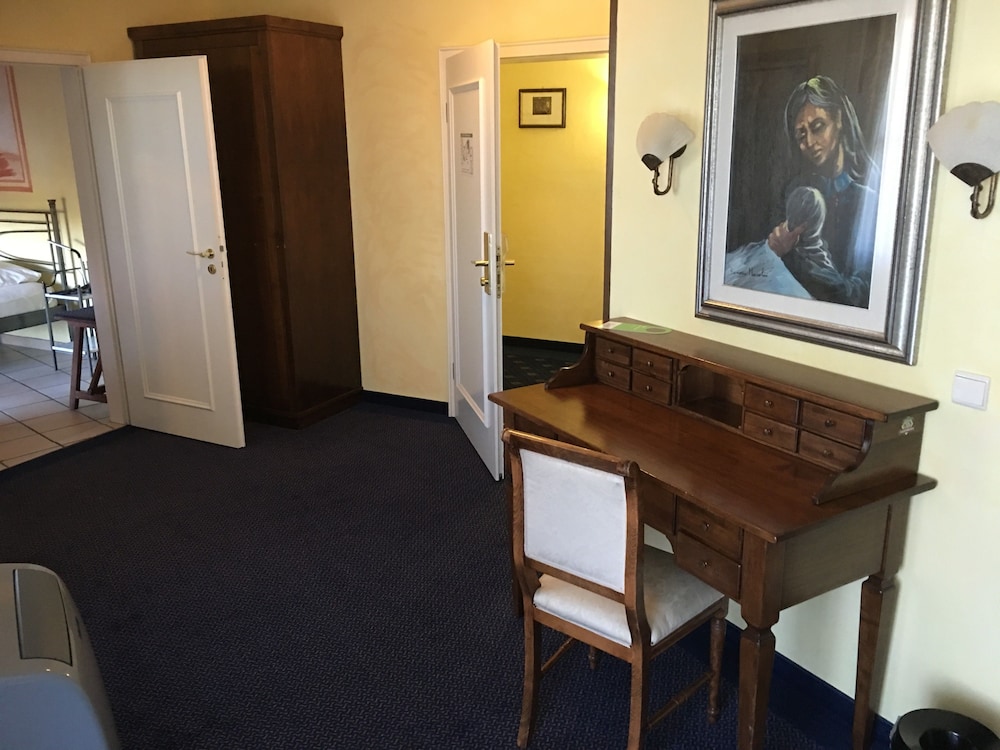 Economy Double Room (Easy, in the basement ) photo 2