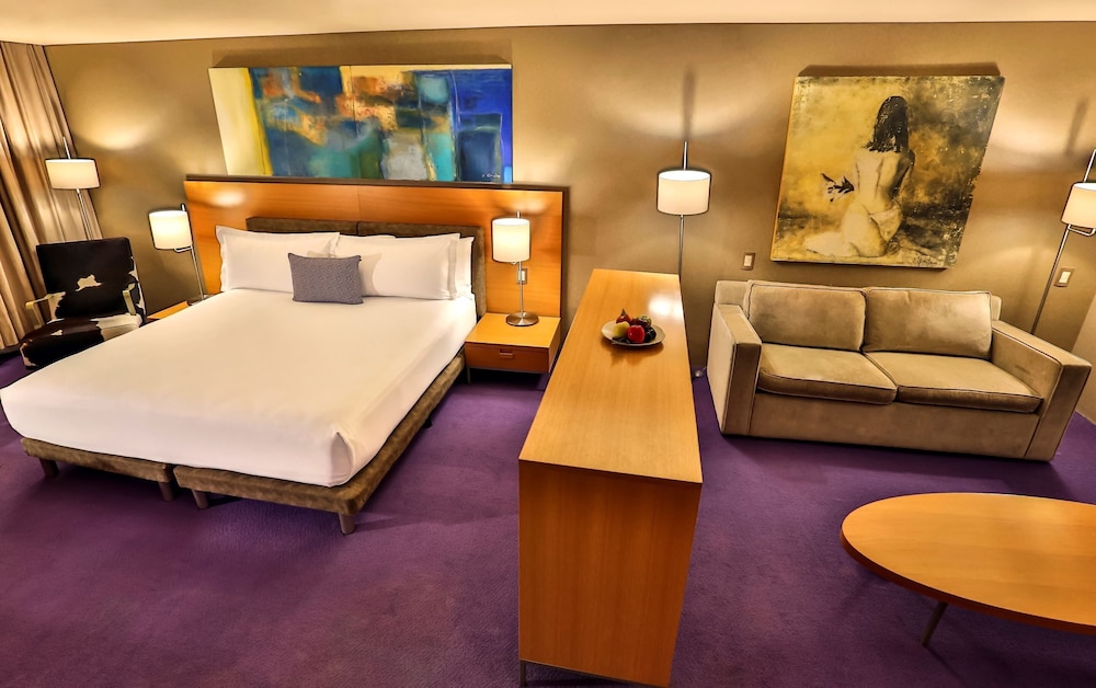 Junior Suite, 1 King Bed photo 1