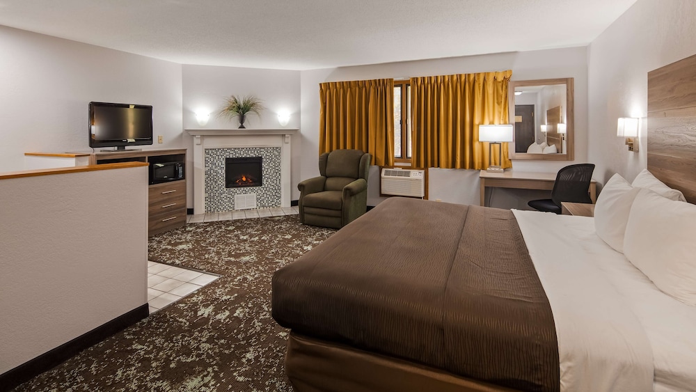 Suite, 1 King Bed, Non Smoking, Jetted Tub photo 3