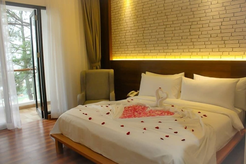 Deluxe Room - Photo 8