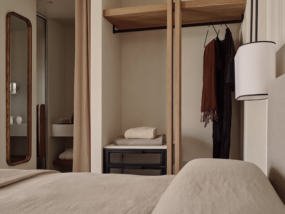 Friends & Family 2 Bedroom Suite Up To 5