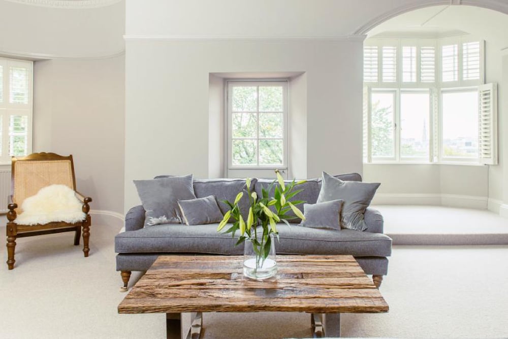 Grand Edinburgh Castlehill 4-bedroom Apartment