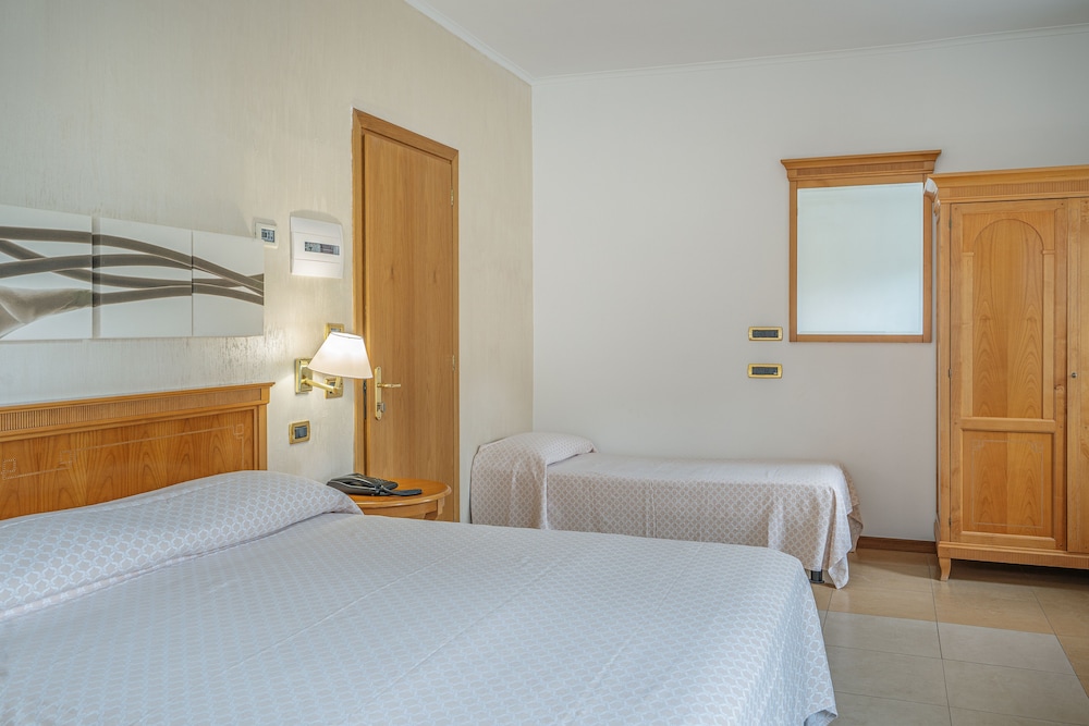 Superior Double or Twin Room, Terrace, Sea View - Photo 8